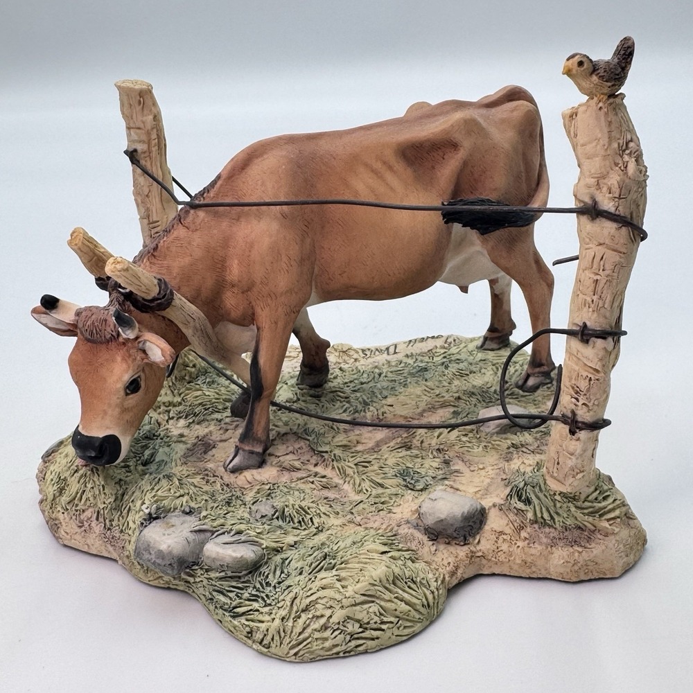 Lowell Davis GRASS IS ALWAYS GREENER Figurine‎ Milk Cow 225367 Schmid 1991 BFA